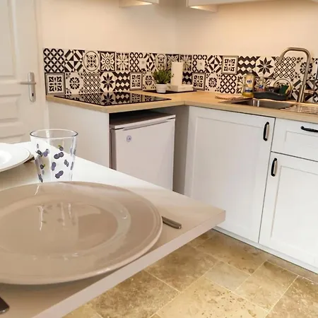 Cozy Townhouse In The Heart Of Historic דירה סנליס