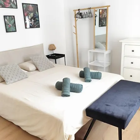 דירה Cozy Townhouse In The Heart Of Historic סנליס